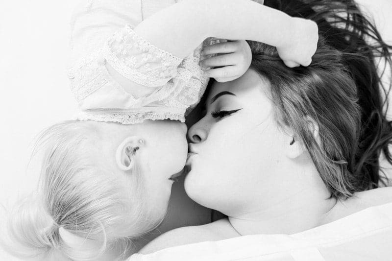 family photoshoot mom and daughter lying down b&w